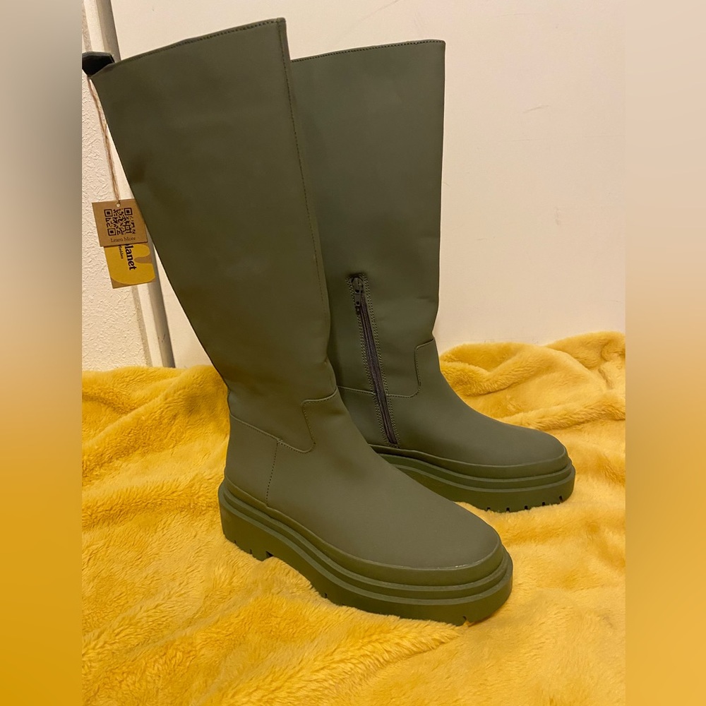 Steve Madden Olive Green Winter & Rain Boots